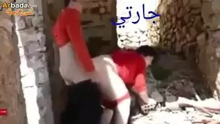المرأة الناضجة المجاورة ذات المؤخرة الكبيرة تمارس الجنس العنيف مع شاب الحي الوسيم